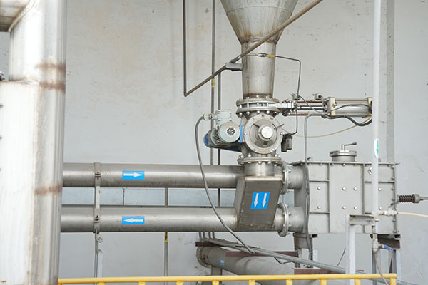 Tanques de armazenamento de matéria -prima